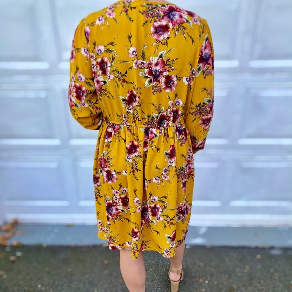 CUFF LONG SLEEVE FLORAL DRESS - Picture 2 of 3
